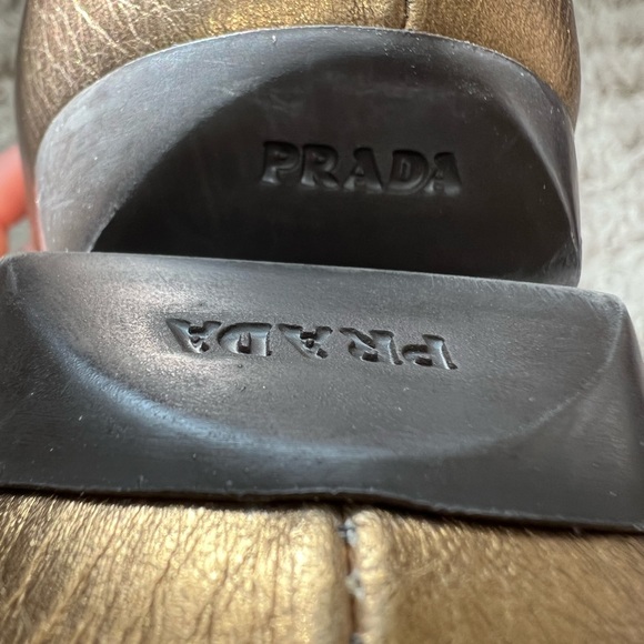 Beautiful PRADA gold leather flats - Picture 12 of 12